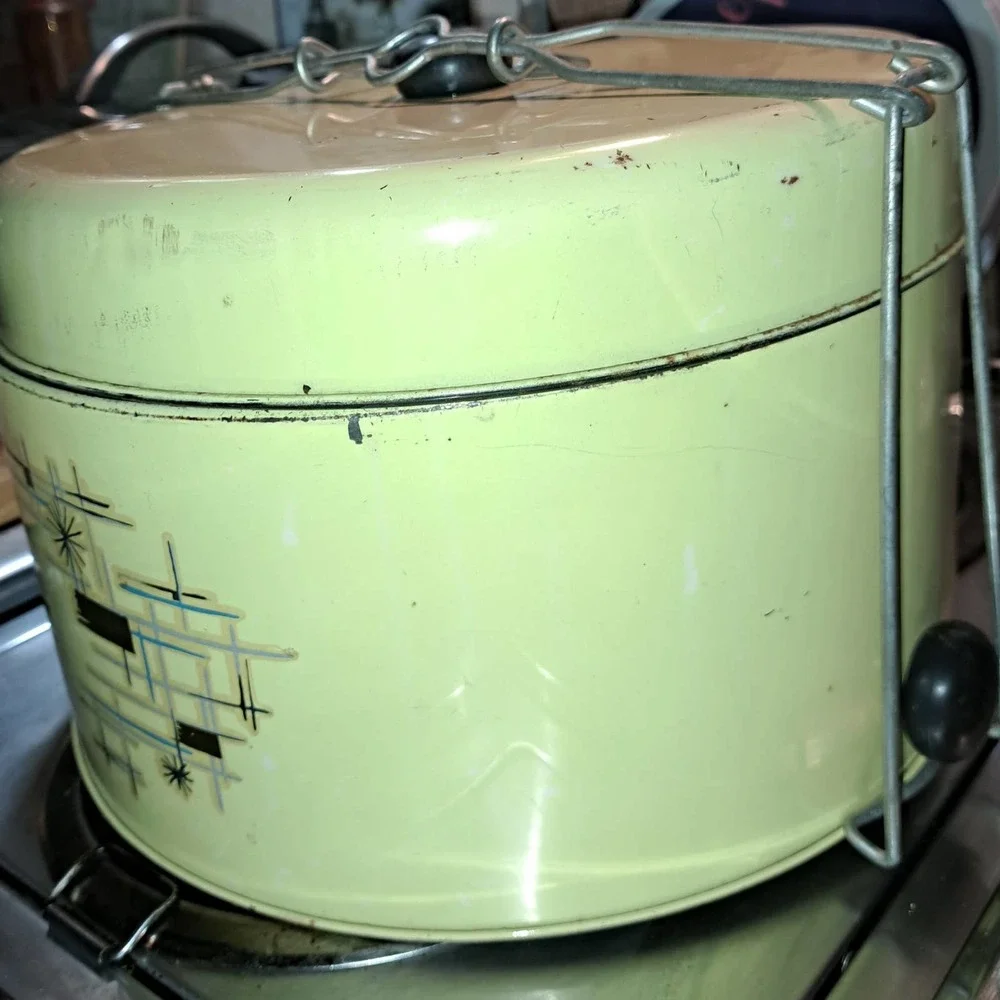 FABULOUS FIND! VINTAGE 1950s XL Metal Peoria Cake Plate Cake Carrier